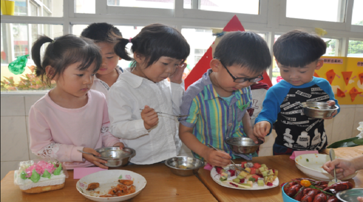 幼兒園兒童餐桌椅的選購(gòu)知識(shí)